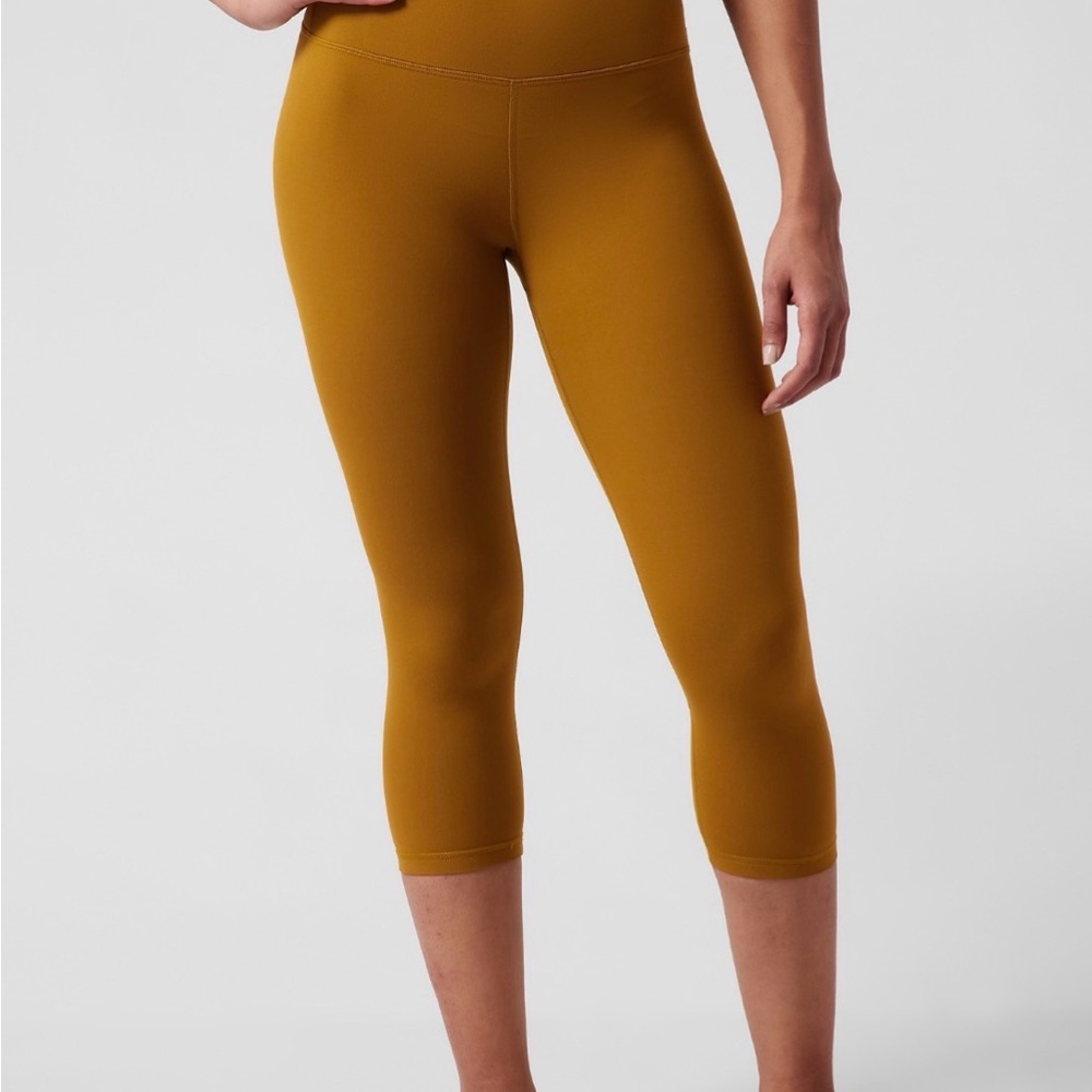 Athleta Transcend Capri Leggings 
Color: Brass Yellow
Size: Medium